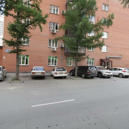 Dachny Hostel На Метро "Заельцовская"ノヴォシビルスク エクステリア 写真