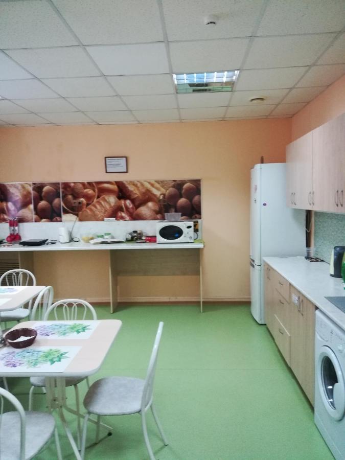 Dachny Hostel На Метро "Заельцовская"ノヴォシビルスク エクステリア 写真